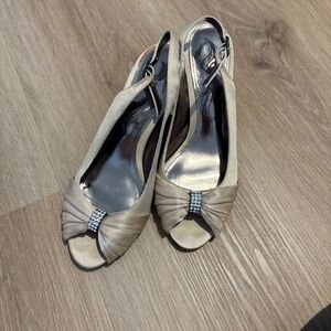 Nina Champagne Gold Satin Slingback Kitten Heels Rhinestone Bow Size 6M / EU 36